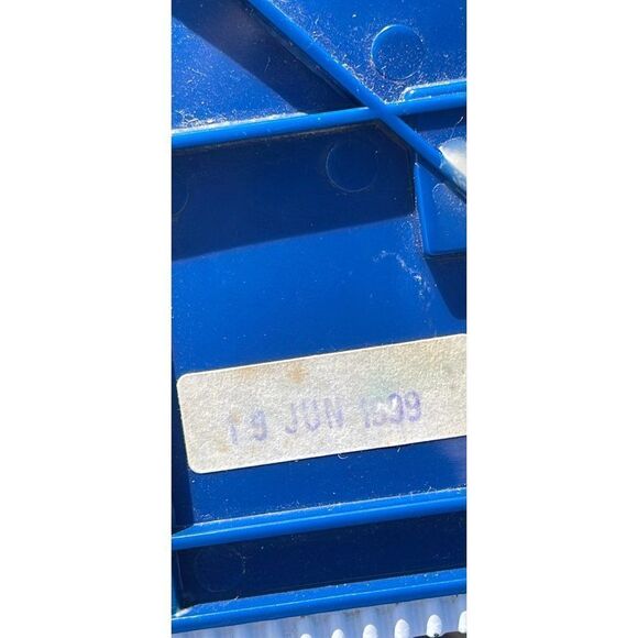 Vintage 1990 M & M Yellow Lazy Boy Candy Dispenser - Picture 9 of 11